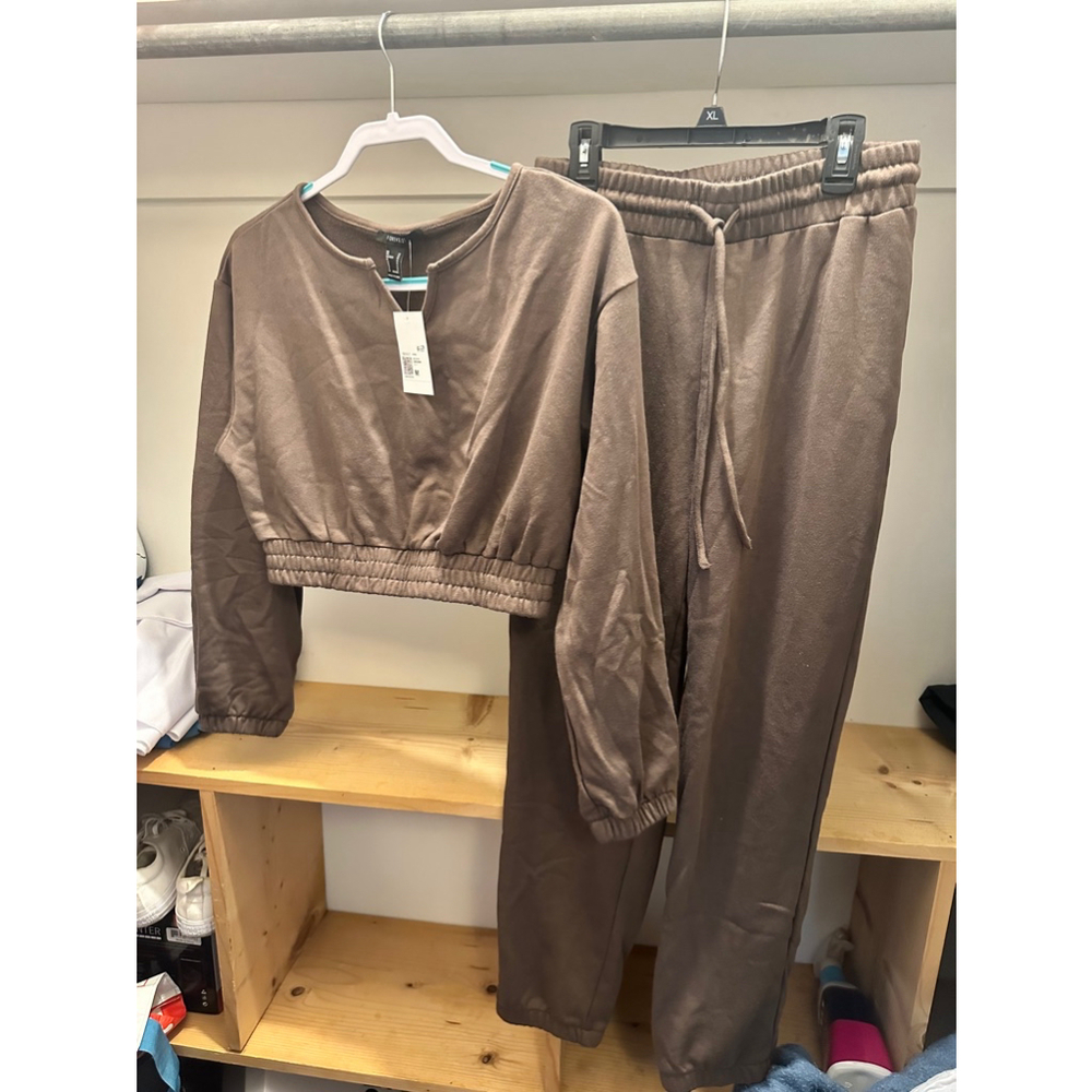 Forever 21 women’s dark brown matching set